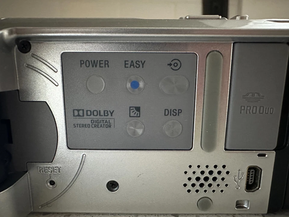 Sony Handycam DCR-SX65 Digital Camcord 70x Zoom, Silver, No Display, Works READ - Image 3 of 4