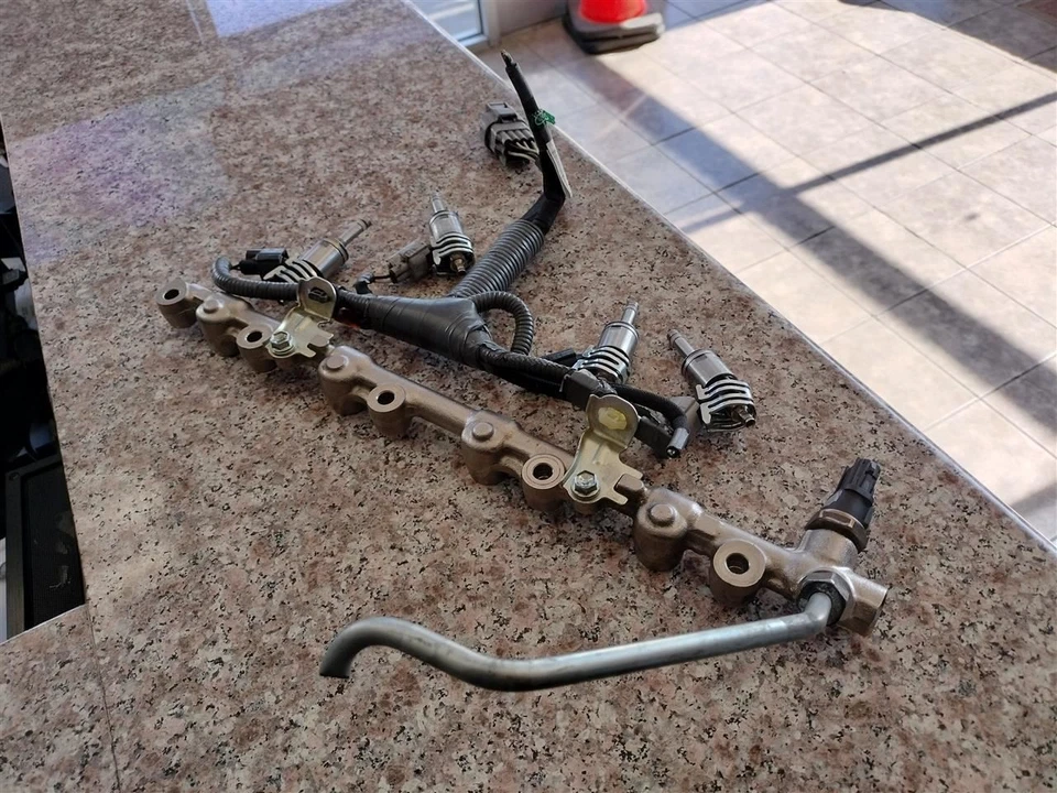 FUEL INJECTORS SET 2320939275 2018-2019 LEXUS IS300 - Изображение 3 из 4