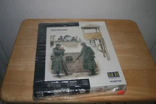 Master Box Watch Tower with 4 Figures Figure Model Building Kits (1:35 Scale)