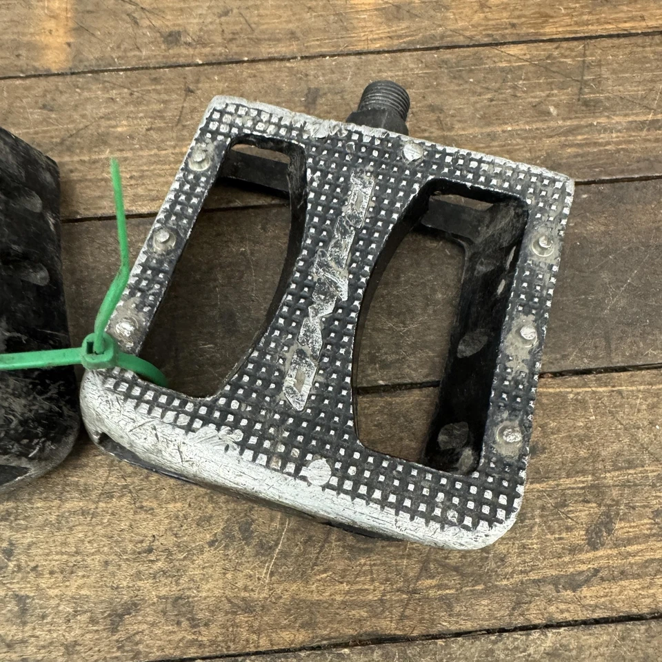 Primo BMX Bike Platform Pedals Pair 9/16 Inch Black Alloy Old School Freestyle - Image 3 of 4