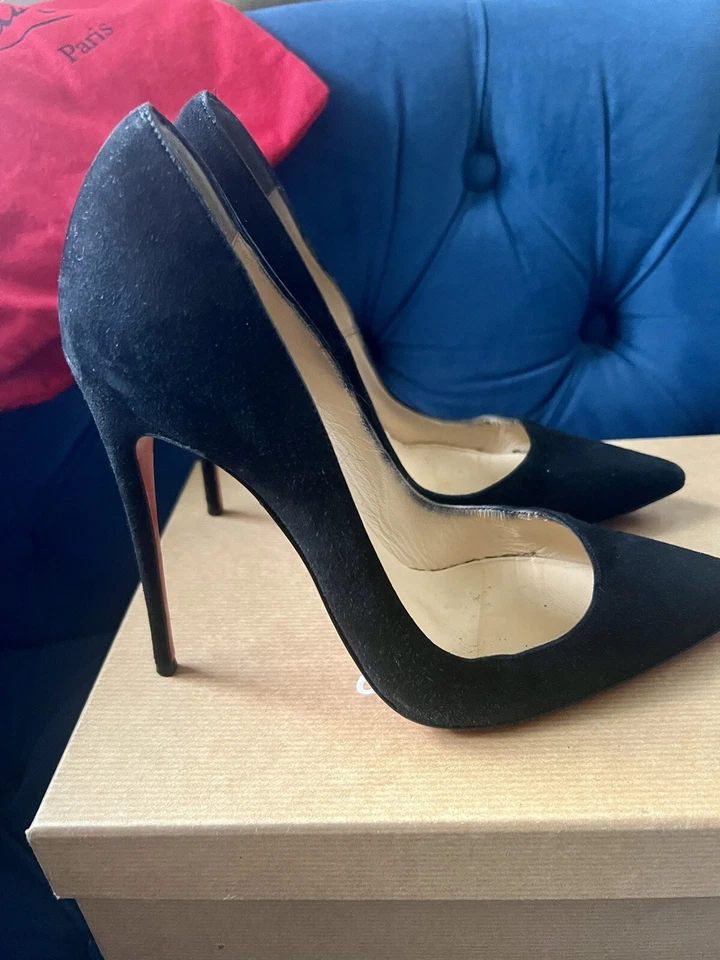 Tacones Christian Louboutin So Kate 120, gamuza negra, talla 38 (7,5) usados $300 Foto 3 de 4