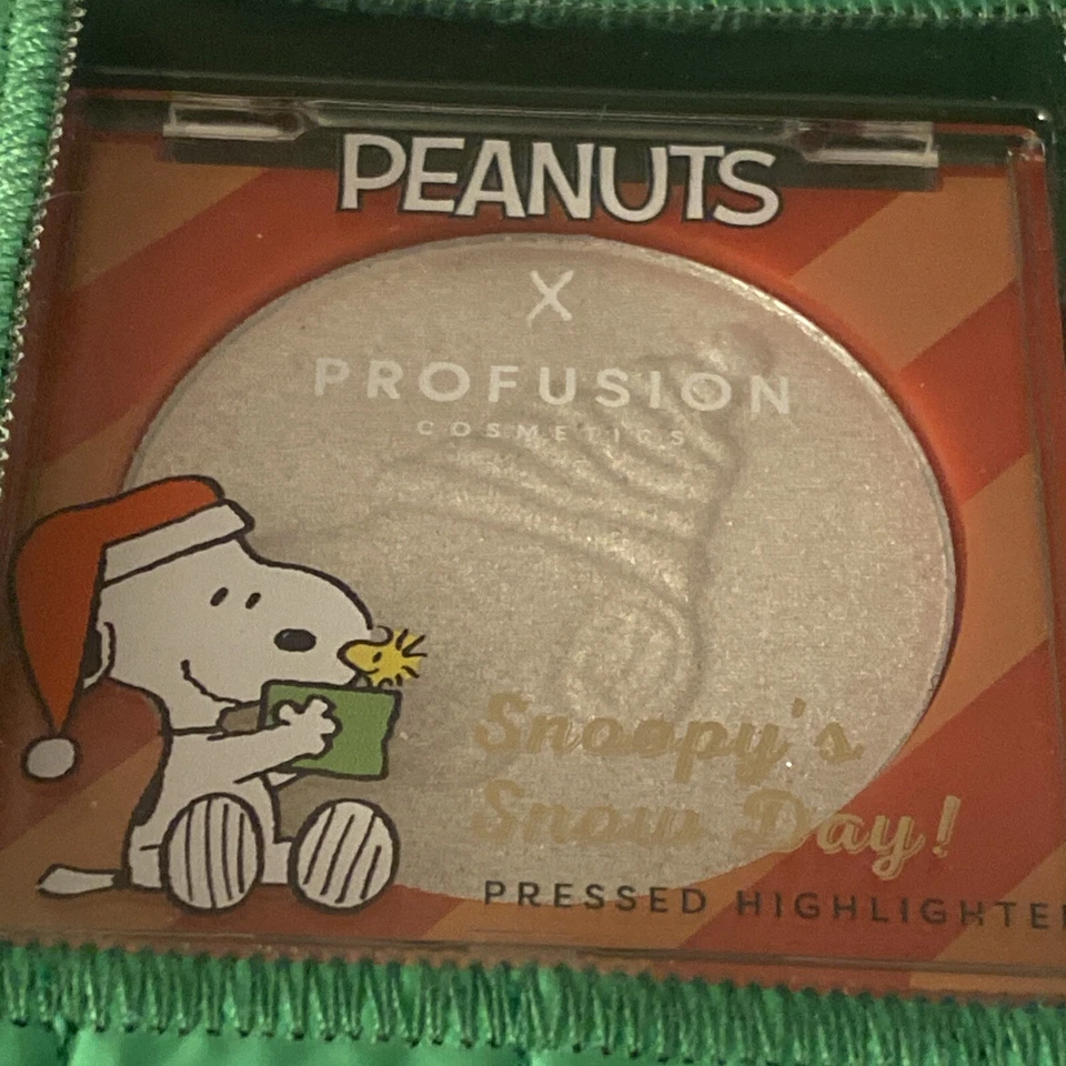Peanuts X Profusion Cosmetics Nuevo en Caja “Snoopy’s Snow Day” ❄️❄️ Resaltador Prensado Foto 2 de 4