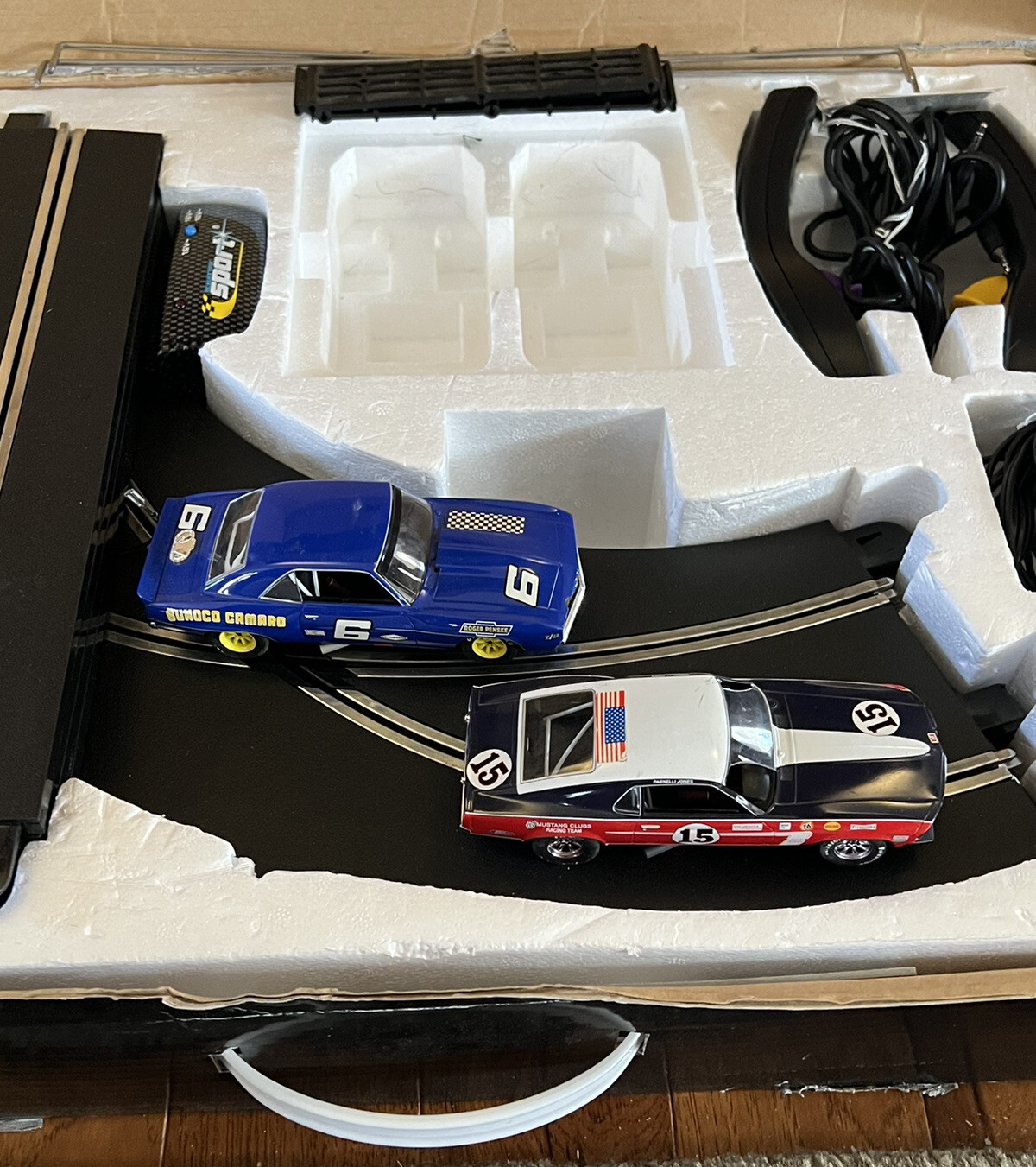 Scalextric USA Slot Car Set 1/32 69’ Challenge Pony Car Wars Camaro