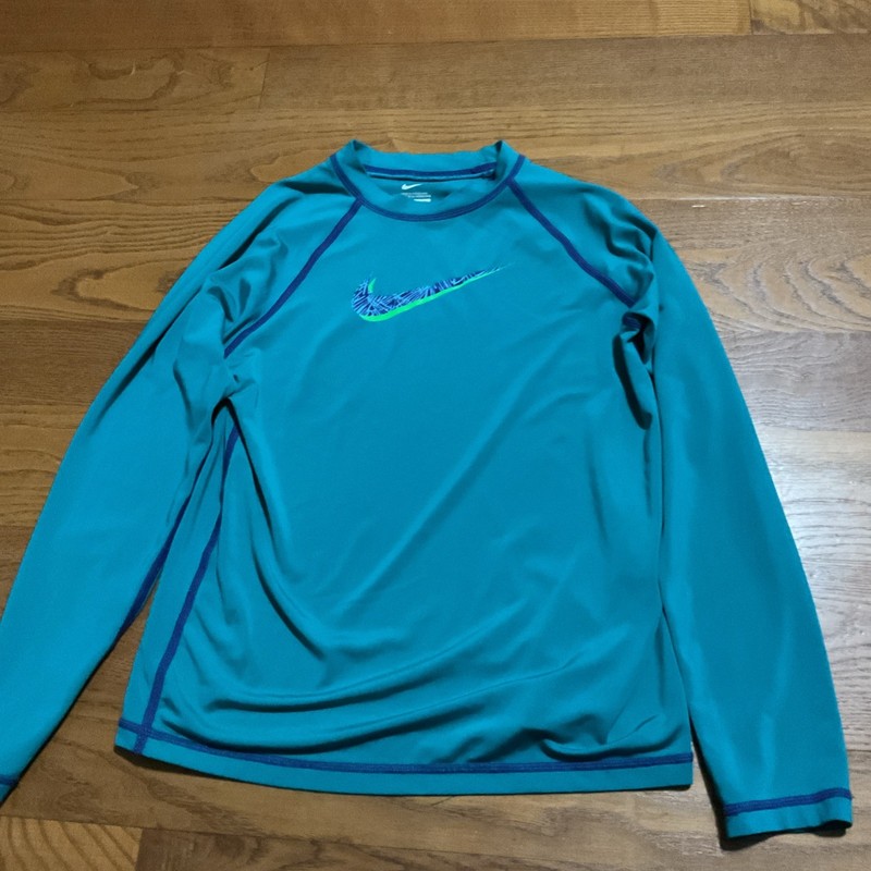 Girls Nike dry fit long sleeve athletic shirt size L