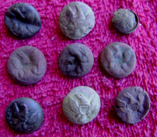 (9) DAMAGED EXCAVATED CIVIL WAR FEDERAL COAT & CUFF BUTTONS (PORT HUDSON)