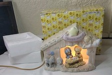 Vtg. Precious Moments I Believe In Jesus Baby Night Light Manger Nursery 1995
