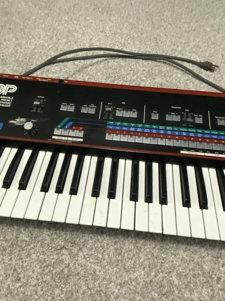 Roland JX-3P programmierbarer polyphoner Synthesizer muss funktionieren, spielt aber - Bild 3 von 4