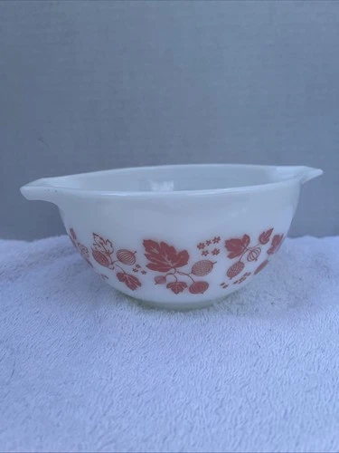 Vintage Pyrex Gooseberry 441 1.5 qt Cinderella Mixing Bowl White Pink Shiny ✨