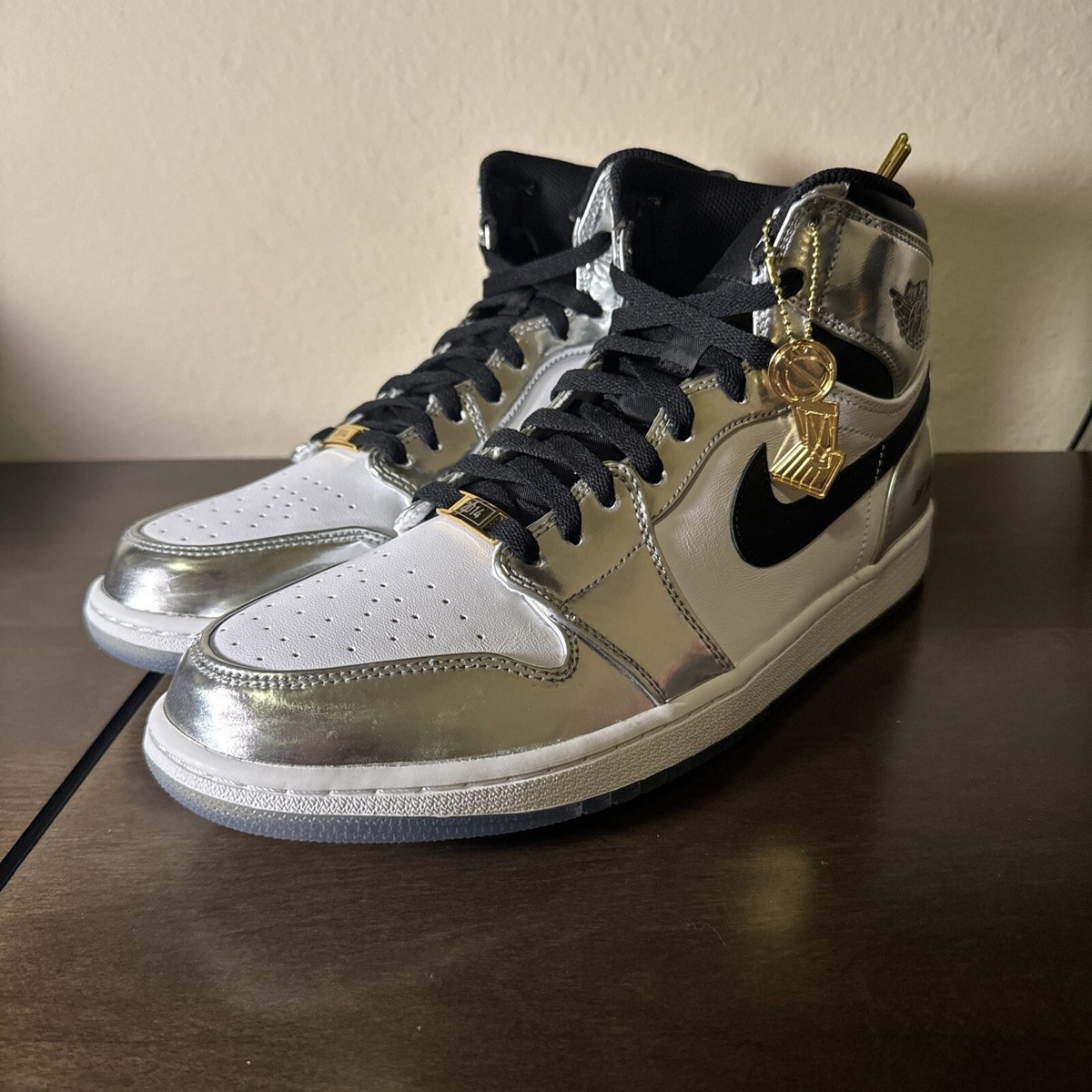 Size 13 - Air Jordan 1 Retro High Pass the Torch Size 13 - Air Jordan 1 Retro High Pass the Torch