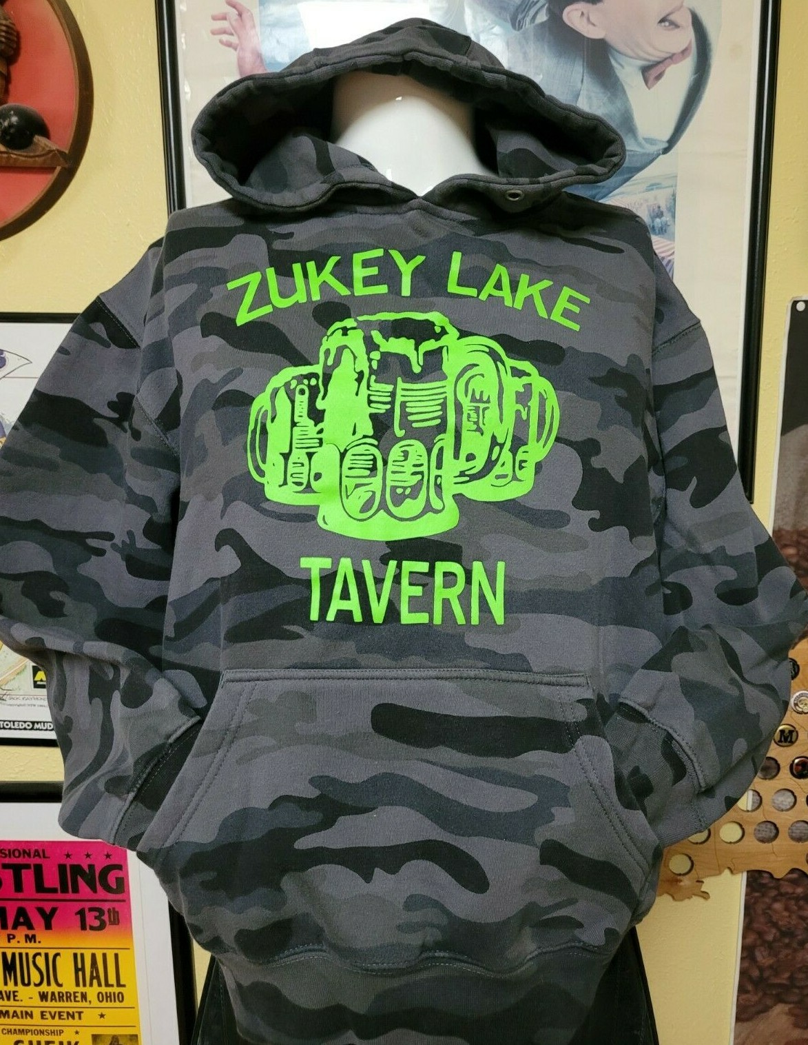 Zukey Lake Tavern Pinckney MI Dive Bar Camouflage Pul… Gem