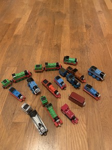 thomas the train diecast metal trains
