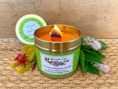 Patchouli & Ylang Ylang Bienenwachskerze. Mit Holzdocht und ätherischen Ölen.