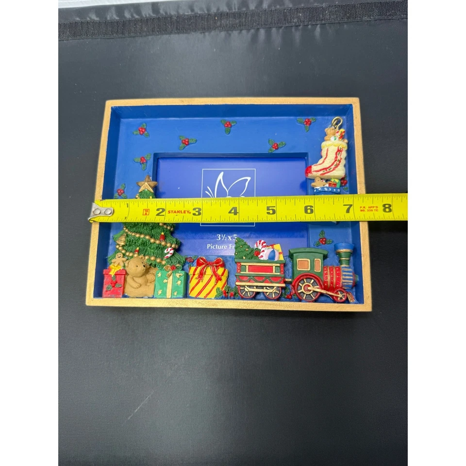 Marco de fotos de Navidad tren de vacaciones regalos medias 6 x 7" decoración festiva Foto 3 de 4