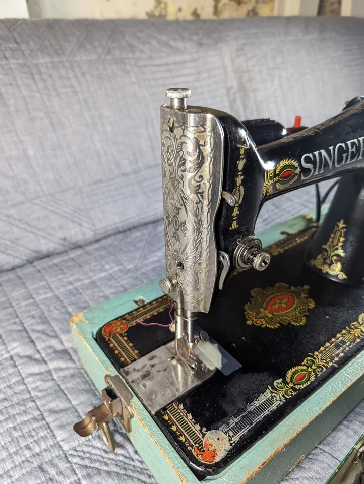 Antique Singer Model 66 ‘Red Eye’ Portable Sewing Machine w/ Case & Attach - Image 3 of 4