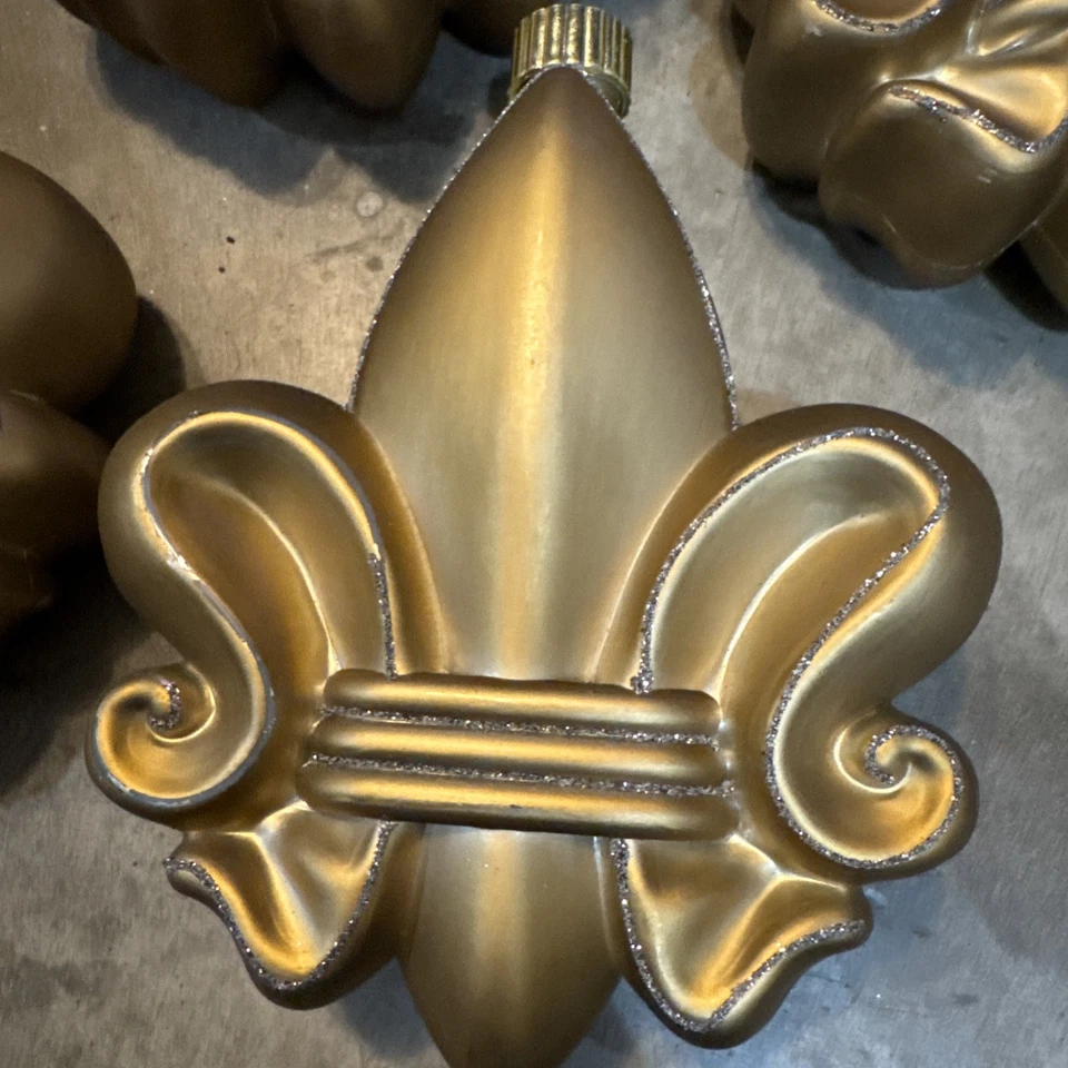 Conjunto de 4 ~ Enfeites de Natal Fleur De Lis Vintage Grande 8x7 - Imagem 3 de 4