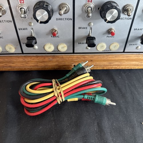 Model Railroader CTC-16 (2) Command Control System & Throttle Pack-8 w/ Handbook - Picture 6 of 15