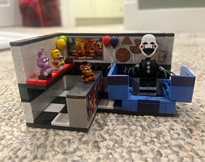 McFarlane Five Nights at Freddy s FNAF Prize Corner Construction Set COMPLETE