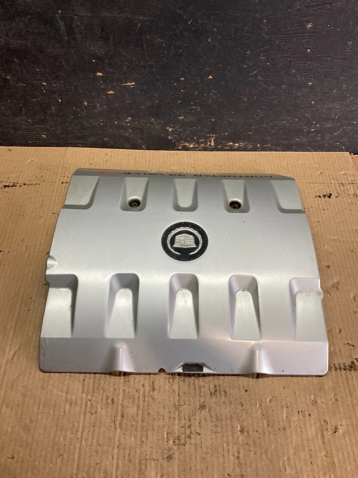2001 a 2004 Cadillac Deville Seville Northstar Motor Cover Q3212 DG - Imagem 2 de 4