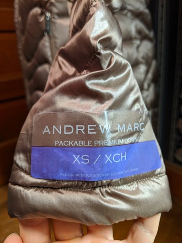 Abrigo Chaqueta Premium Andrew Marc Para Mujer Empacable Talla XS Con Capucha Taupe - Imagen 8 de 9