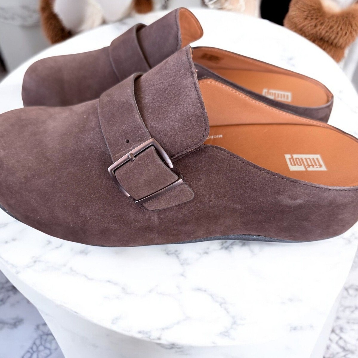 【fitflop】 (W) Shuv Buckle-Strap Leather Clogs Amazon.com | FitFlop Shuv Buckle-Strap Leather Clogs Light