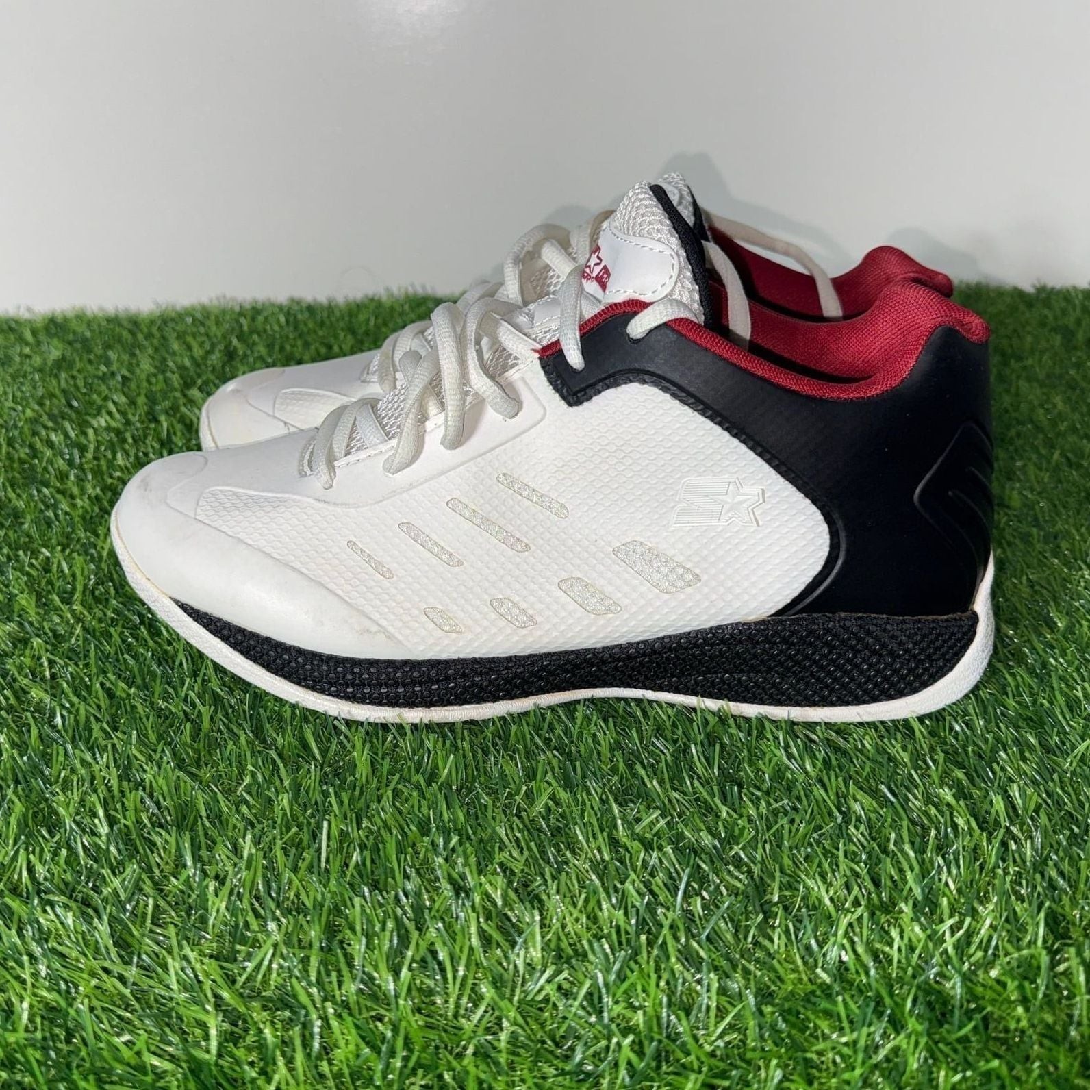 White Black Red Sneaker