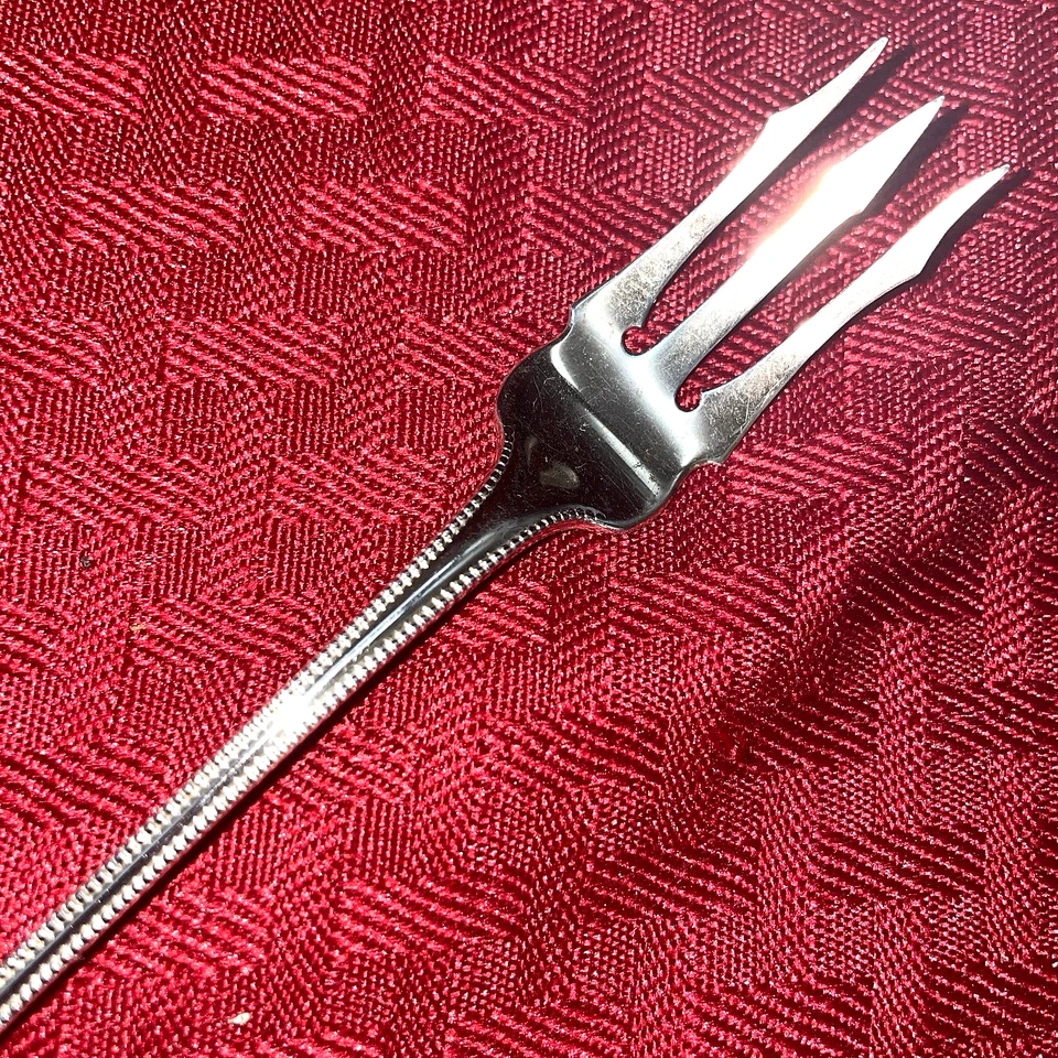 HORQUILLA DE PEPINILLO VINTAGE GORHAM STERLING "LANCASTER" MANGO LARGO Foto 3 de 4