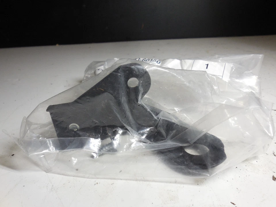 Retenedor Delantero, Protector Faro 81193-60150 Derecho 13-23 Toyota Lexus GX460 Foto 3 de 4