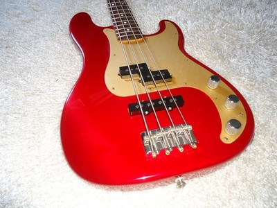 2000 Fender Deluxe Series 4 string PJ bass Special Passive MIM Candy Apple Red.