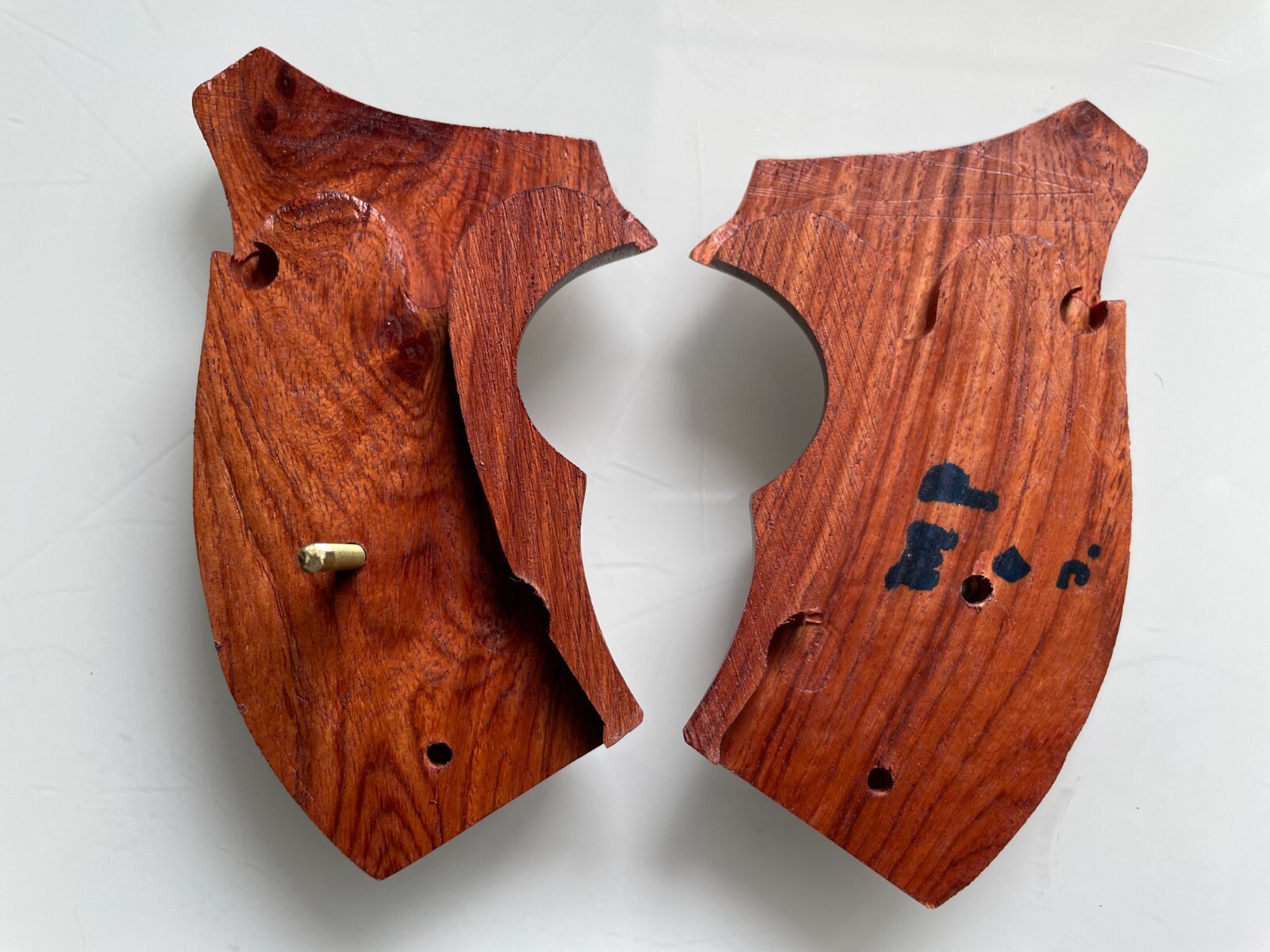ROSE WOOD COMBAT GRIPS FOR S&W MOD 686 696 K, L FRAME ROUND BUTT