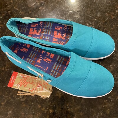 Salt Life Flat Shoes -NWT - SIZE 9; Beautiful Turquoise w/white Accent