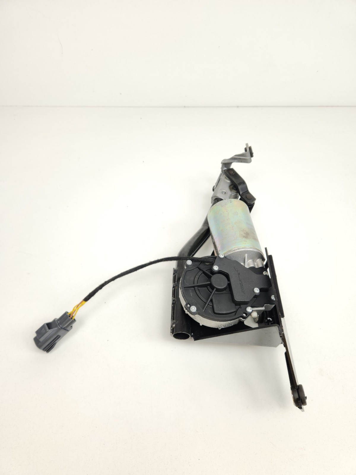 2015-2016 MCLAREN 650S SPIDER FRONT WINDSHIELD WIPER MOTOR OEM 