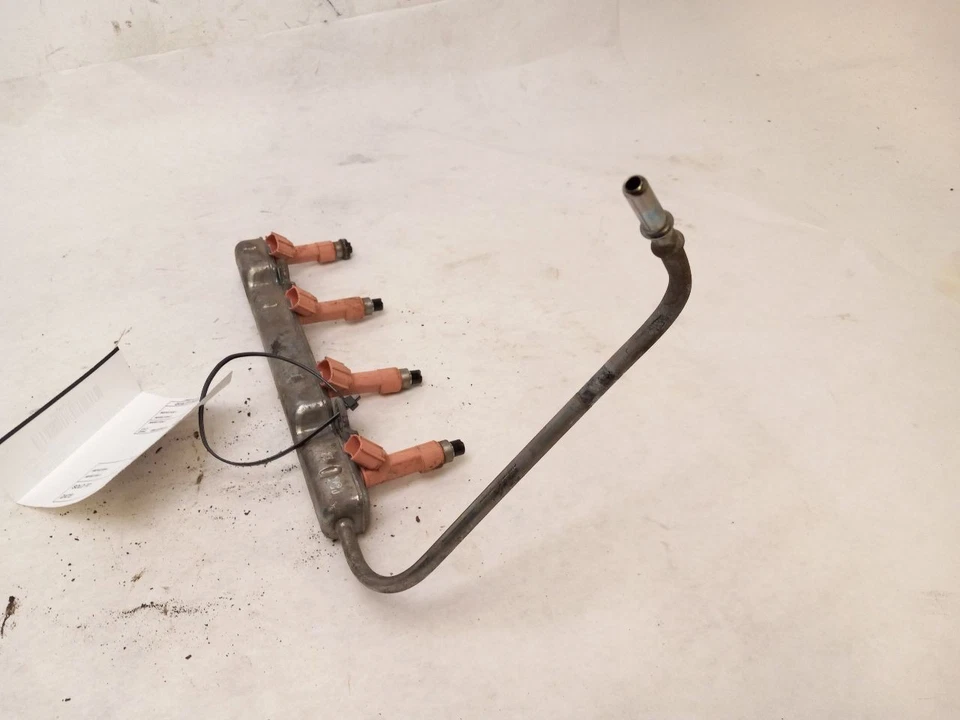 CARRIL DE COMBUSTIBLE para Toyota Prius C 2012-2019 OEM Foto 3 de 4