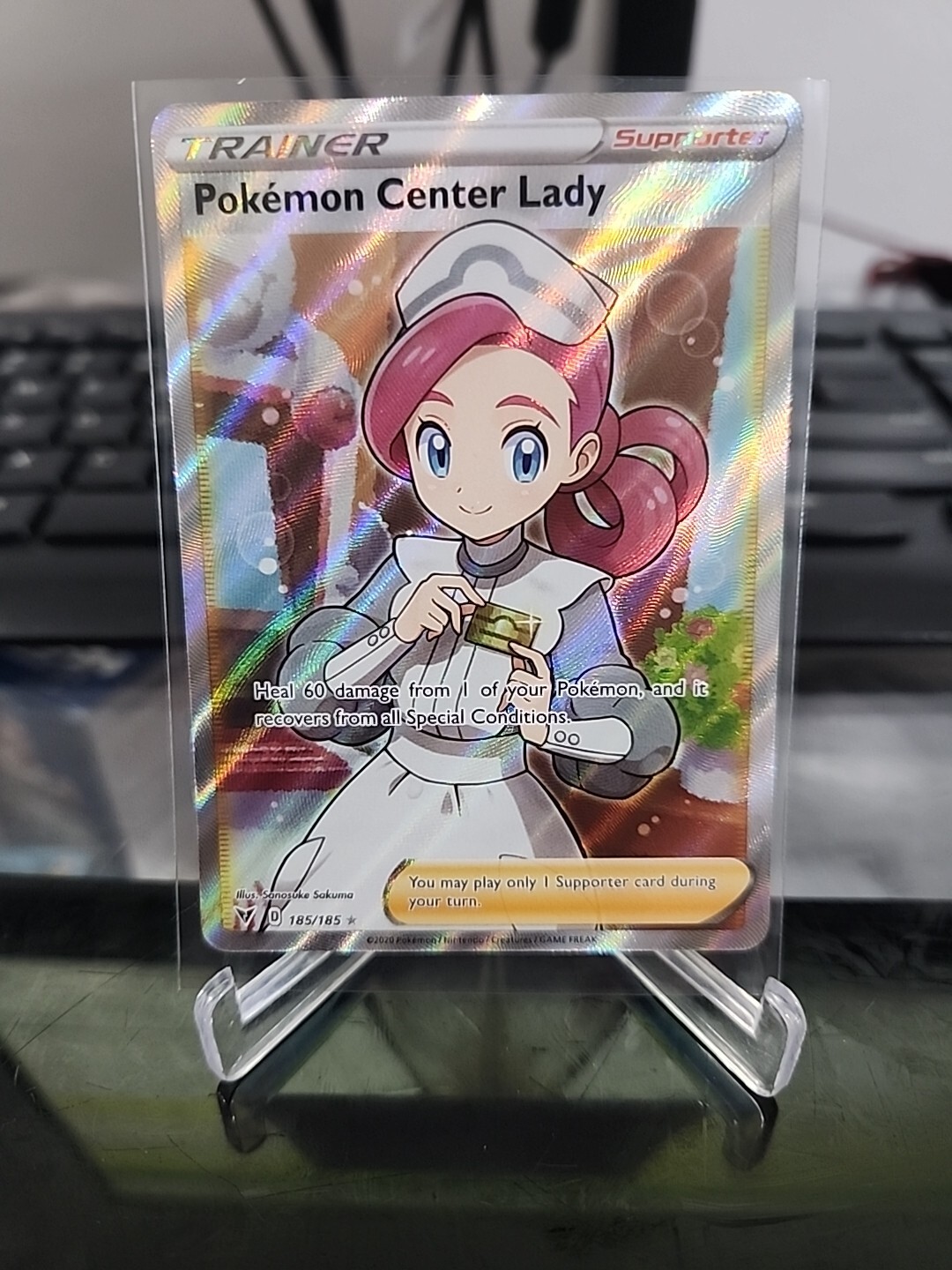 Pokemon Center Lady 2020 Sword & Shield: Vivid Voltage #185/185