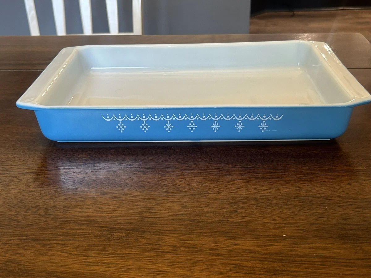 Pyrex Snowflake Garland 933 Lasagna Baking Pan Vintage Rectangular Blue  shiny