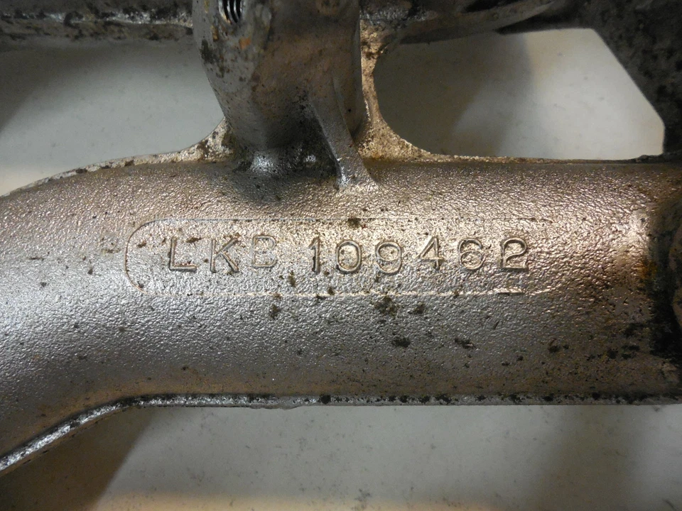 2002-2005 Land Rover Freelander Left Lower Intake Manifold LKB109462 2.5 V6 - Image 4 of 4