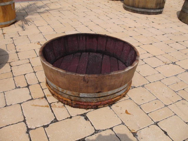 NEU 40L BLUMENFASS PFLANZKÜBEL BLUMENKÜBEL REGENTONNE WEINFAß EICHENFAß HOLZFASS