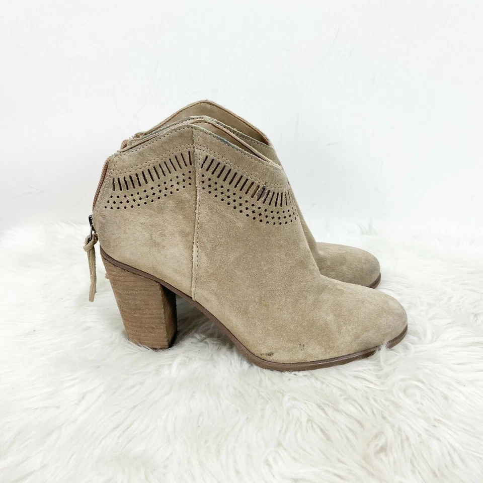 Botines Vince Camuto 8 M Mujer Beige Gamuza Perforado Tacón Graso Foto 3 de 4