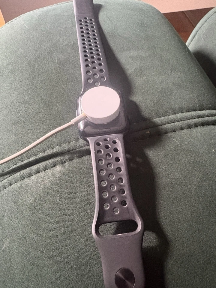Apple Watch Series 9, photo 2 of 4