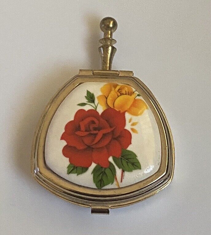 Vintage Silent Butler Ladies Pocket Ashtray Porcelain Yellow Vintage Silent Butler Ladies Pocket Ashtray Porcelain Yellow