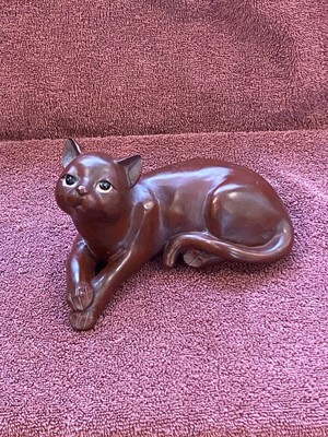 Pre Owned Regal Resin Brown Kitty/Cat Figurine With Captivating Eyes Looking Up