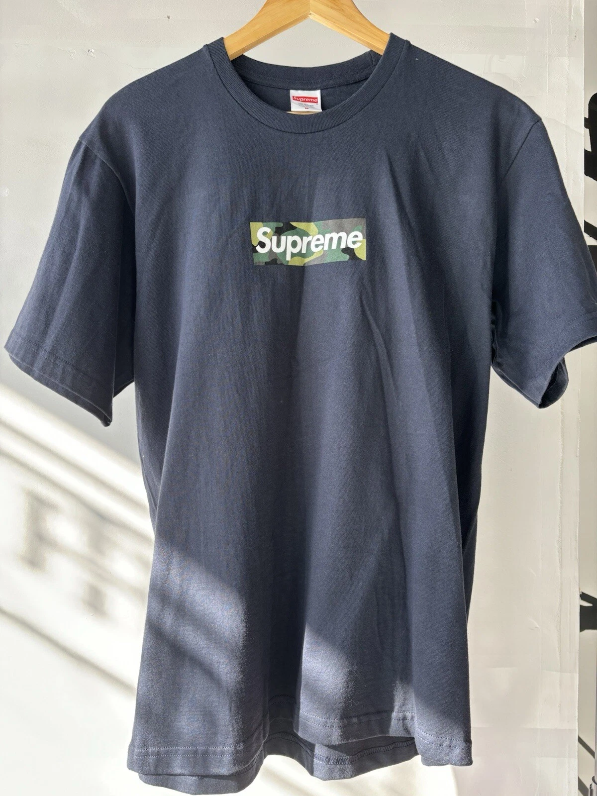 Tee shirt neuf avec logo Supreme Box (FW23) bleu marine moyen