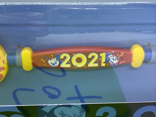 Mickey & Minnie Mouse 2021 Año Nuevo Tienda Disney Key EDICIÓN LIMITADA (Lote A) - Imagen 3 de 10