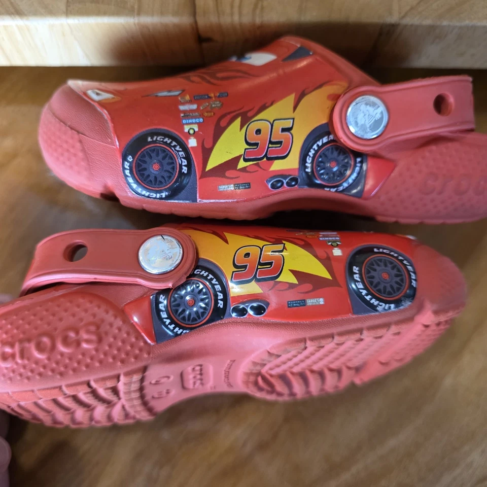 Zuecos sin cordones McQueen taza pistón roja para niños pequeños cocodrilos talla C 11 Foto 3 de 4