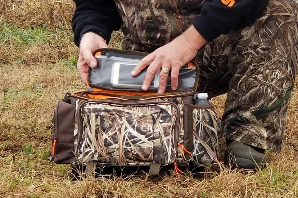 Timber and Blind Bag Duck Hunting Duffle, Mossy Oak Blades Camo Duffle Bag - Image 2 of 4