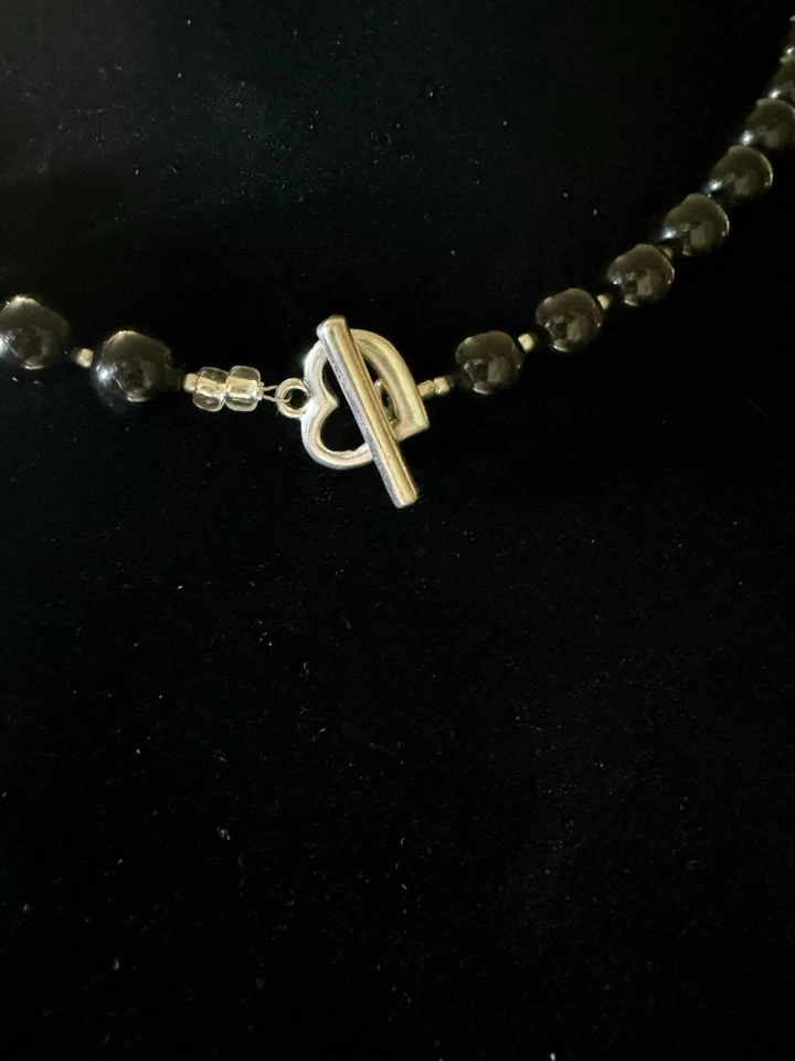 Collar de cristal rojo y ónix negro de 18 pulgadas. ¡Cierre de palanca tono plata! Foto 2 de 2