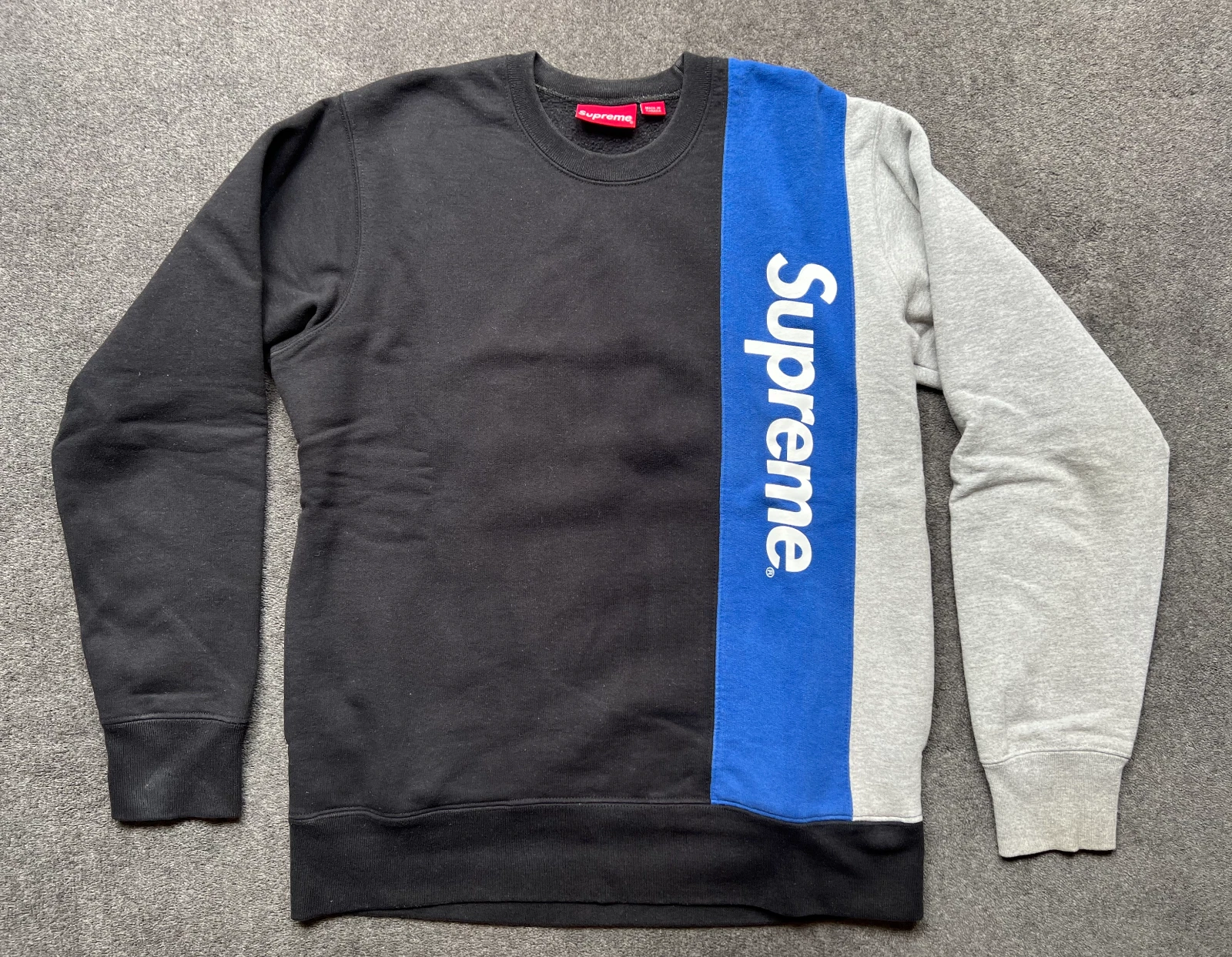 SUPREME   Sweater   size M   100% Authentic