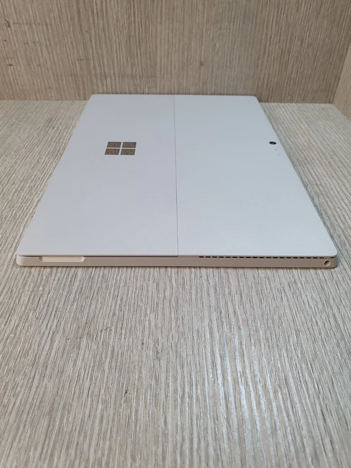 Microsoft Surface Pro 4 12.3" M3-6Y30 @ 0.9GHz 4GB RAM 128GB SSD Grade B EG1809 - Image 3 of 4