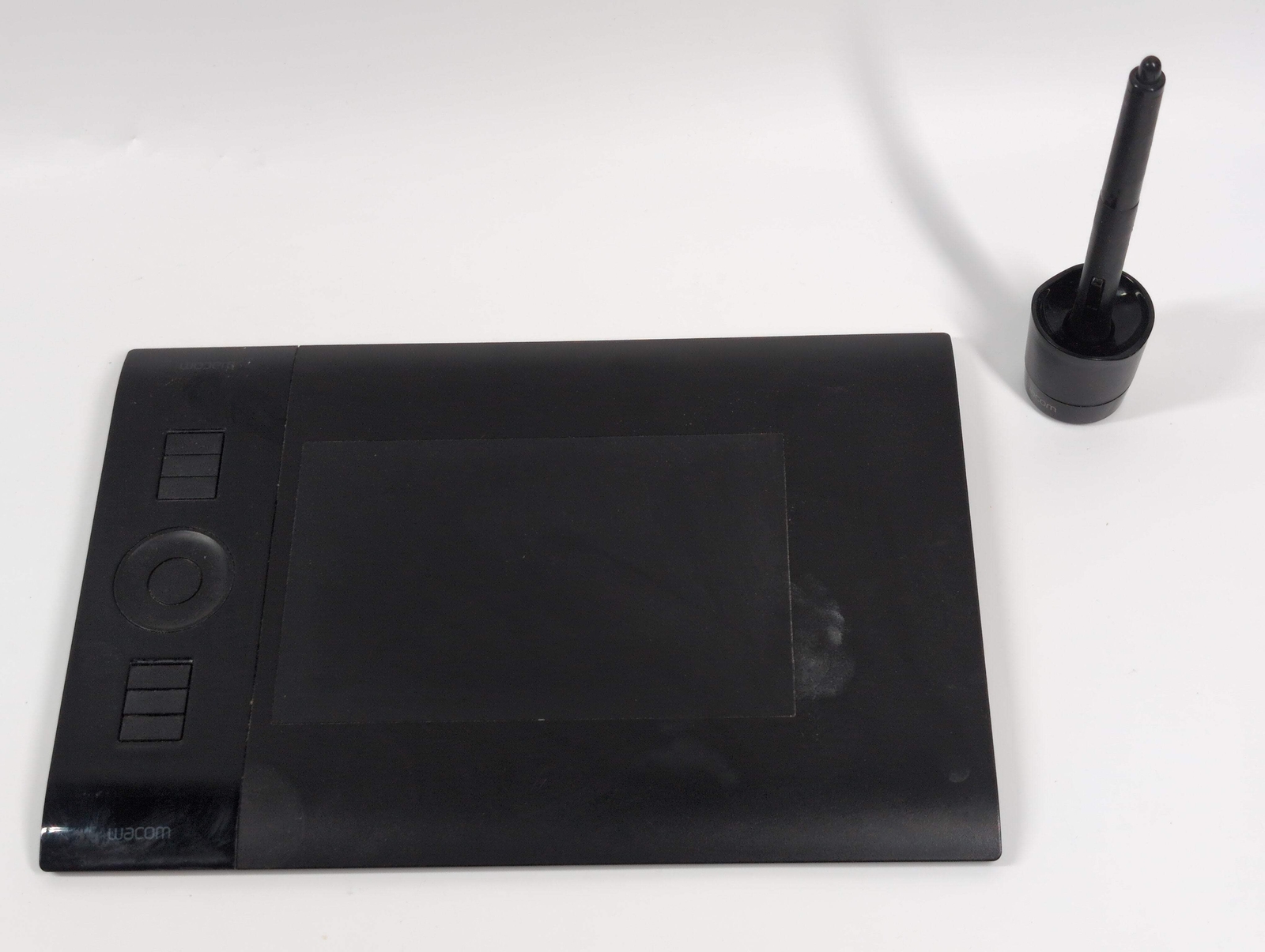 新品 プロフェッショナルペンタブレット Intuos4 PTK-840 【公式通販】