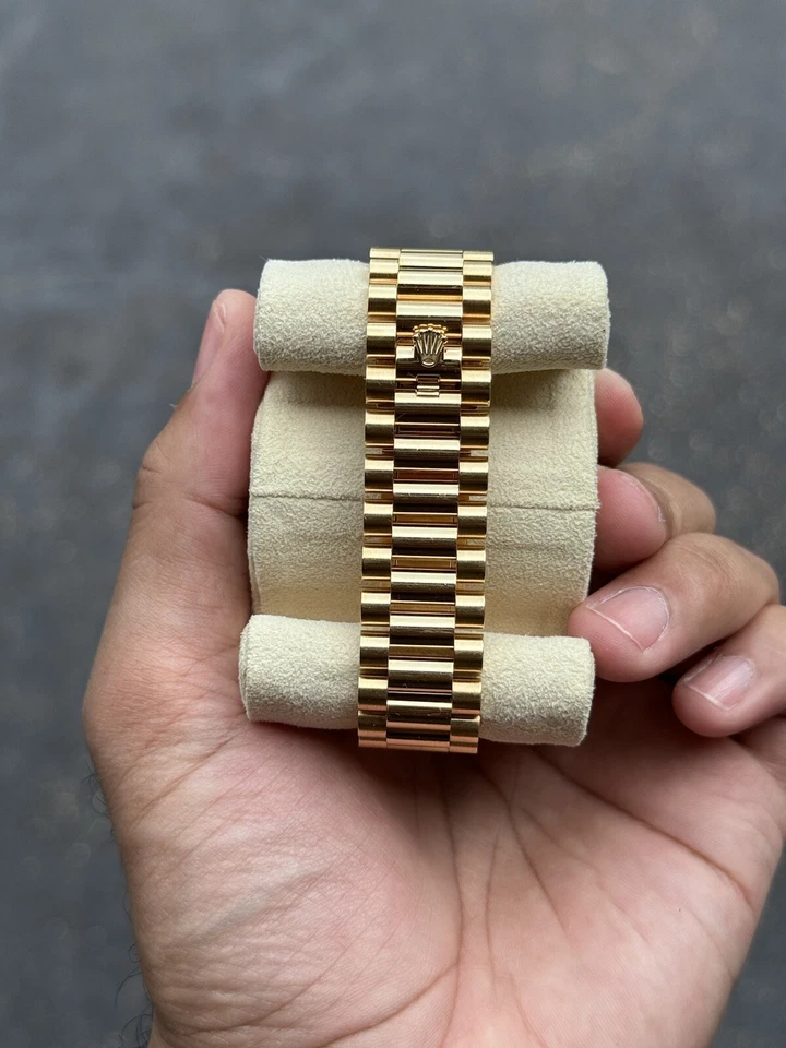 Часы Rolex Day-Date 40 President из желтого золота 18 карат с черным циферблатом B/P 228238 - Изображение 3 из 4