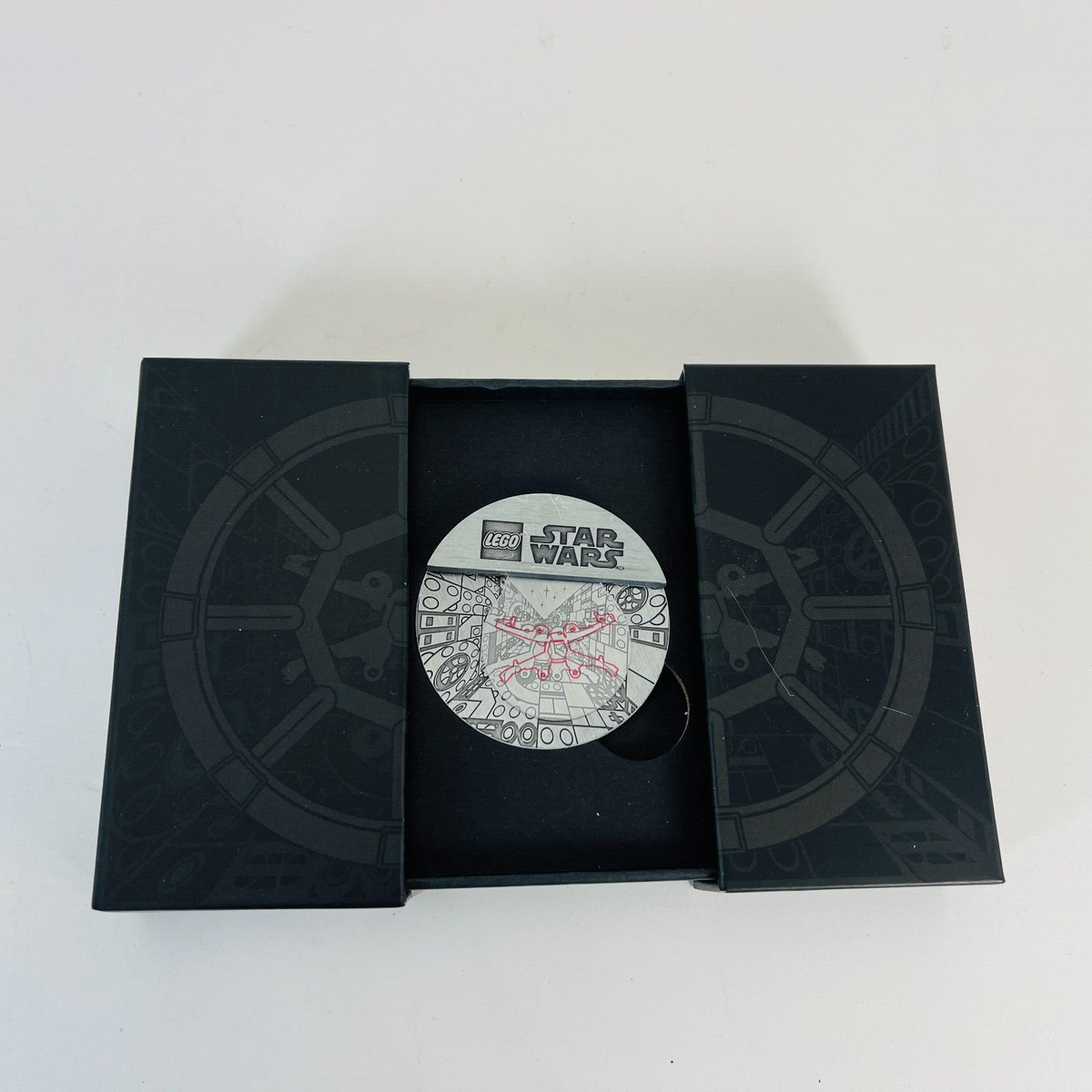 LEGO Star Wars Battle of Yavin Collector Coin (5008818) & AAT